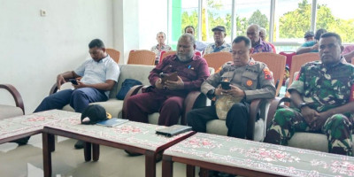Babinsa Koramil 1708-01/BK Posramil 01 Biak Timur Hadiri Pertemuan Lintas Sektor Bidang Kesehatan