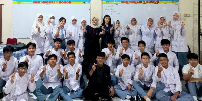 Mahasiswa IPB Gelar Program Design Fusion di SMKN 1 Bogor, Transforming Graphics Into Effective Messages