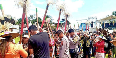 Partisipasi Polsek Tabang dalam Festival Budaya Mecaq Undat, Mendukung Keragaman Budaya Lokal