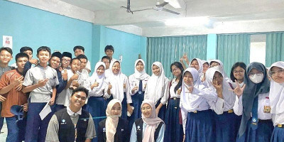Kolaborasi Mahasiswa IPB dan Siswa dalam Membangun Mading Kreatif di SMP PGRI 5 Bogor