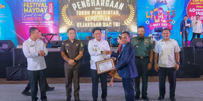 Peringatan Mayday 2024: Pj Gubernur Sumut Dapat Penghargaan dari Serikat Buruh