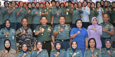 Peringati Hari Kartini, Gartap III/Surabaya Gelar Apel bersama Wanita TNI
