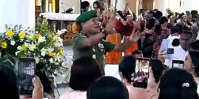 Pertama dalam Sejarah, Danrem 161/Wira Sakti Jadi Dirigen Koor di Gereja Katedral Kupang