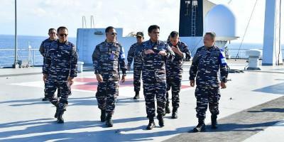 Pangkoarmada RI Dampingi Kasal Saksikan Latopslagab di Laut Bali