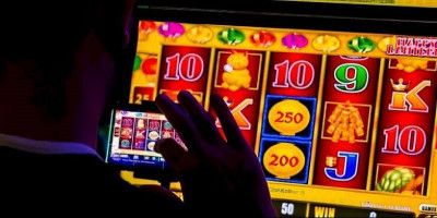 Mengenali Ancaman Judi Online dan Bedanya dengan Gim Online