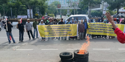 Ahli Waris Geruduk PT Telkom Indonesia Regional 7 Makassar Ganti Untung Tanah Milik Pakki Hadji