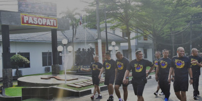 Dankormar Pimpin Olahraga Bersama Jalan Sehat