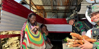 Habis Ludes, Satgas Yonif 509 Kostrad TK Hololoma ROSITA Mama Papua