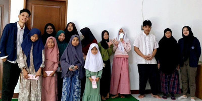 Mahasiswa Sekolah Vokasi IPB University Bantu Pemahaman Ilmu Pengetahuan di Panti Asuhan Kota Bogor