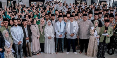 Sandiaga Dorong Santri Pondok Pesantren Syamsul 'Ulum Sukabumi Manfaatkan Era Digitalisasi 