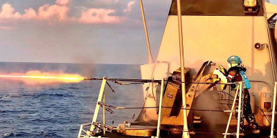 Hadapi Ancaman, KRI Diponegoro-365 Muntahkan Serentetan Tembakan di Laut Mediterania