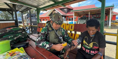 Dokter Satgas Yonif 509 Kostrad Obati Mama Papua
