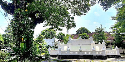 Ponten Ngebrusan - Peninggalan Mangkunegaran VII yang bergaya arsitektur Belanda