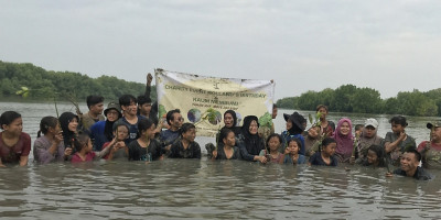 Kaum Membumi Berhasil Tanam Mangrove dan Sosialisasi Lingkungan di Muara Gembong Bekasi