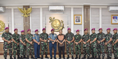 Dankormar Dan Ketua Gabungan Jalasenastri Korps Marinir Terima  Motivator Nasional Dr. Aqua Dwipayana