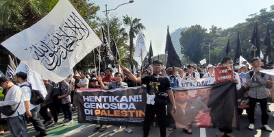 Kecam Genosida Israel, Ribuan Massa Kepung Kedubes AS