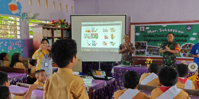 Beri Edukasi Lingkungan, Kodim 1708/BN dan Trash Hero Biak Gelar Aksi Bersih-bersih di SDN 1 Biak