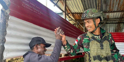 Satgas Yonif 509 Kostrad Berikan Bantuan Kesehatan Warga Intan Jaya