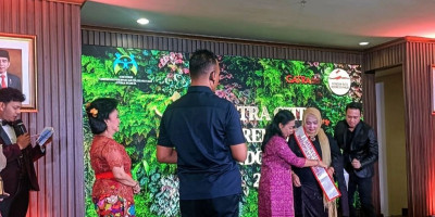 Ir. Hj. Nur Saadah Terima Penghargaan Prestisius “Gatra Citra Perempuan Indonesia 2024” 