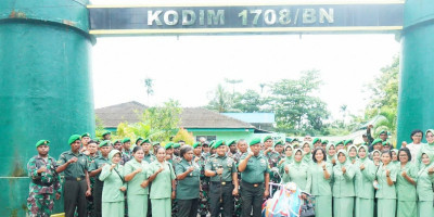 Kodim 1708/BN Gelar Upacara Pelepasan Purnawirawan dan Tradisi Masuk Satuan