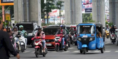 Tak Kantongi Ijin, Bajai Masih Beroperasi di Aspal Kota Makassar