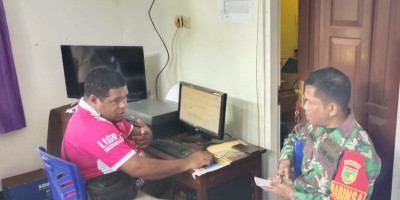 Update Data Wilayah, Babinsa Laksanakan Puldata Ter di Balai Kampung Kamorfuar