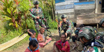 Satgas Yonif 509 Kostrad Gelar Yankes Door to Door Warga Kampung Bilogai