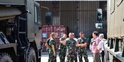 Wadan Kormar Tinjau Tank Transporter Korps Marinir