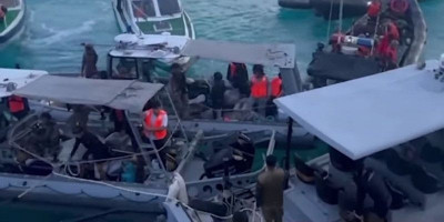 Personil Penjaga Pantai China dan Filipina Saling Serang