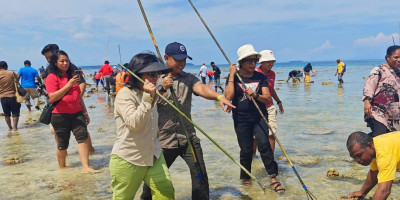 Lestarikan Budaya Biak, Dandim 1708/BN Hadiri Kegiatan Snap Mor di Pantai Ambroben