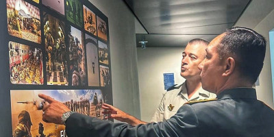 Panglima TNI Kunjungi Markas Angkatan Bersenjata Perancis