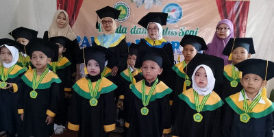 Pelepasan Siswa PAUDQu Kharisma Berlangsung Meriah