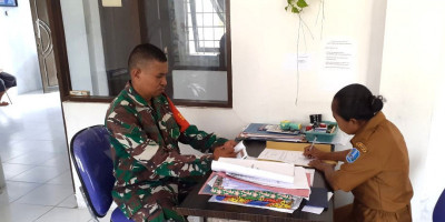 Babinsa Koramil Biak Kota Lakukan Puldata Ter di Kantor Kelurahan