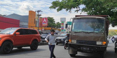 Dishub Kota Makassar Larang Truk Bertonase 8 ton Masuk ke Kota Makassar 