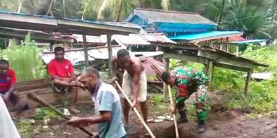 Babinsa Posramil Warsa Bantu Warga Gali Liang Kubur
