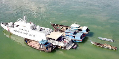 Bakamla Geledah Tiga Kapal Tambang Pasir Ilegal 