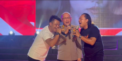DeEX feat. Ato Angkasa Debut Gemilang di Acara HUT ke-78 Bhayangkara di Bali