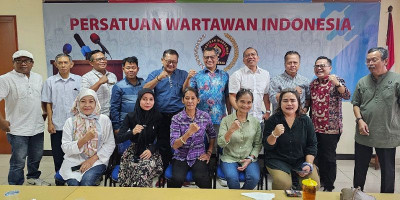 Ketua PWI Jaya Sambut Dua Anggota PWI Jaya Usai Daki Gunung Kerinci