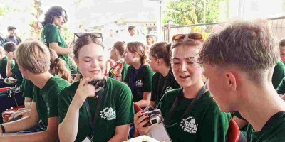 Pelajar Bernard Lievegoed College Belanda Belajar Kehidupan di Kampung Sukabakti