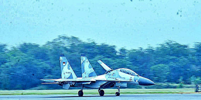Tiga Pesawat Tempur Sukhoi SU 27/30 Tiba di Lanud Iswahjudi