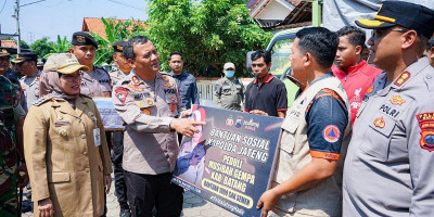 Irjen Pol Ahmad Luthfi Bantu Warga Terdampak Gempa di Batang