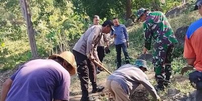 Aparat Gabungan Lakukan Pembukaan Jalur Baru di Gunung Sasak