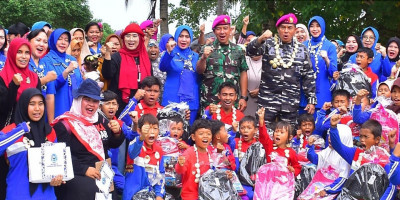 Dankormar Berikan Paket Sembako Kepada Warga Pulau Tegal