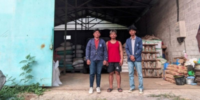 Inovasi Mahasiswa IPB: Zymatic Diffuser Bantu PT Agro Apis Palacio Atasi Kutu pada Pakan Ternak