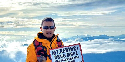 Usia Tak Lagi Muda, Taklukkan Gunung Kerinci Setelah 32 Tahun