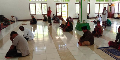 Tingkatkan Iman dan Taqwa, Sholat Jumat adalah Sarana Komunikasi Babinsa