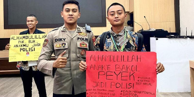 Kisah Anak Yatim Bakul Peyek Jadi Polisi