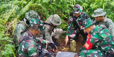Menjaga Kedaulatan Negara, Satgas Yonzipur 5/ABW Laksanakan Patroli Patok