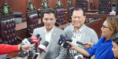 Komisi III DPR Gelar Audiensi dengan Keluarga Almarhumah Dini Sera Afriyanti