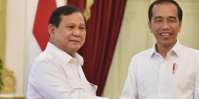 Transisi Kekuasaan Jokowi ke Prabowo: Dilema Hukum, Loyalitas, dan Potensi Konflik
